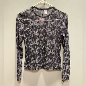 Women's Black and Gray Long Sleeve Top